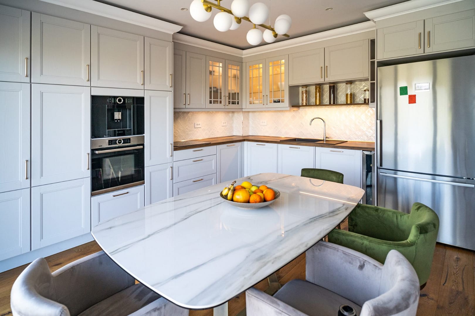 Bucătărie în formă de L KUXA studio - clasică albă, imagine proiect realizat, nu randare